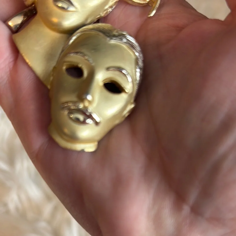 Gold Tone Abstract Face Brooch